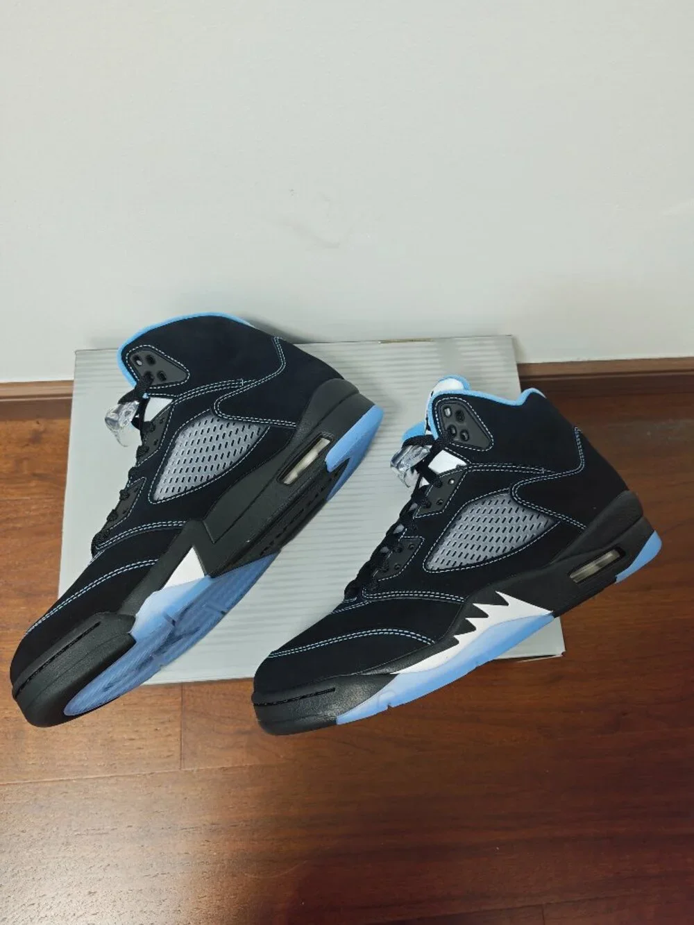 Air Jordan 5 Retro Men’s Sneakers - Black/Light Blue